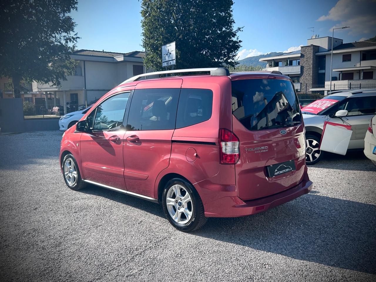 Ford Tourneo Courier 1.5 TDCI 75 CV