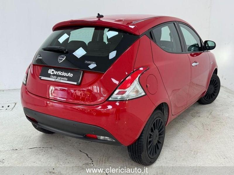 Lancia Ypsilon 1.0 FireFly 5 porte S&S Hybrid Ecochic Silver