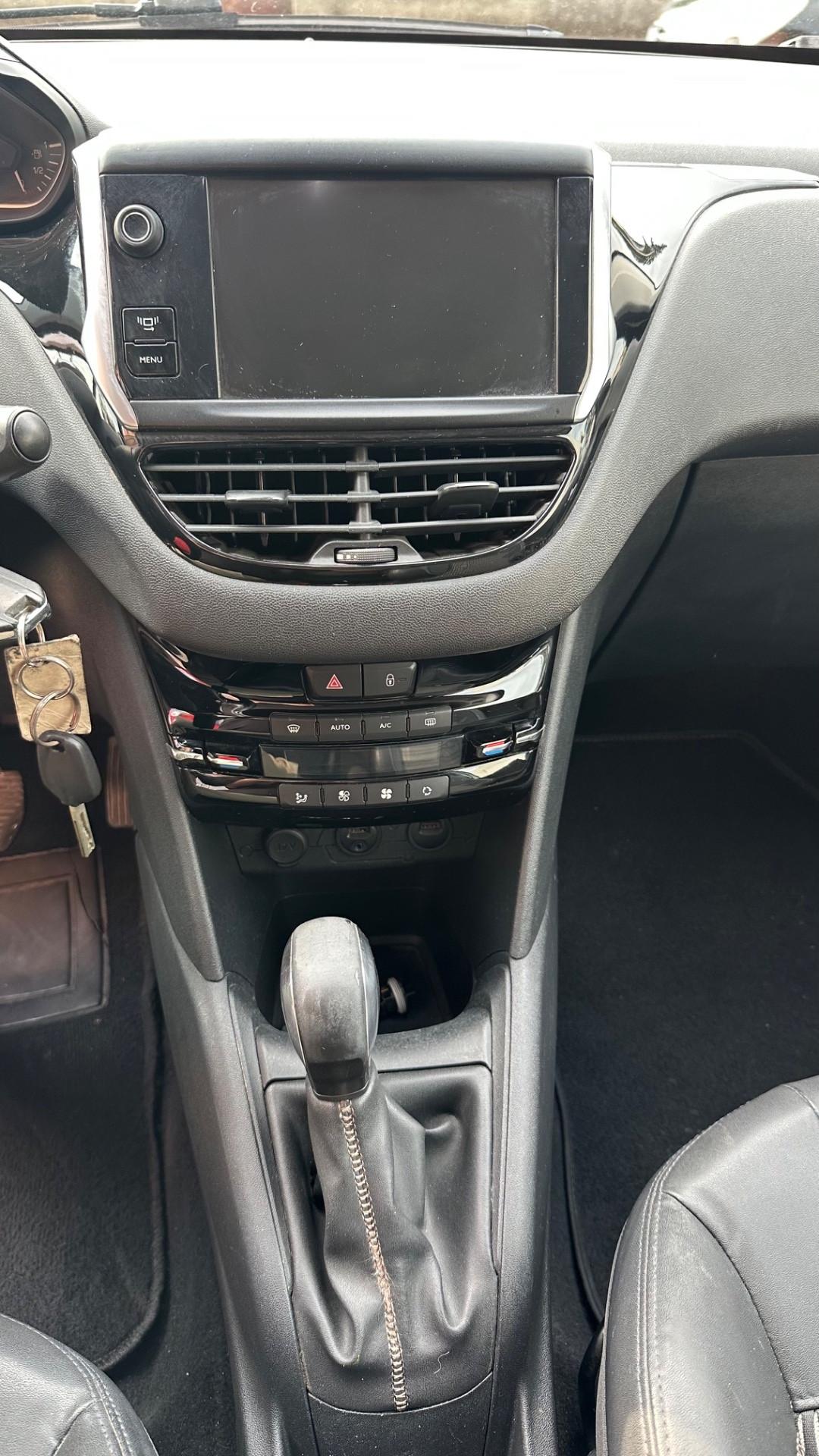 Peugeot 208 1.4 HDi 68 CV 3 porte Allure