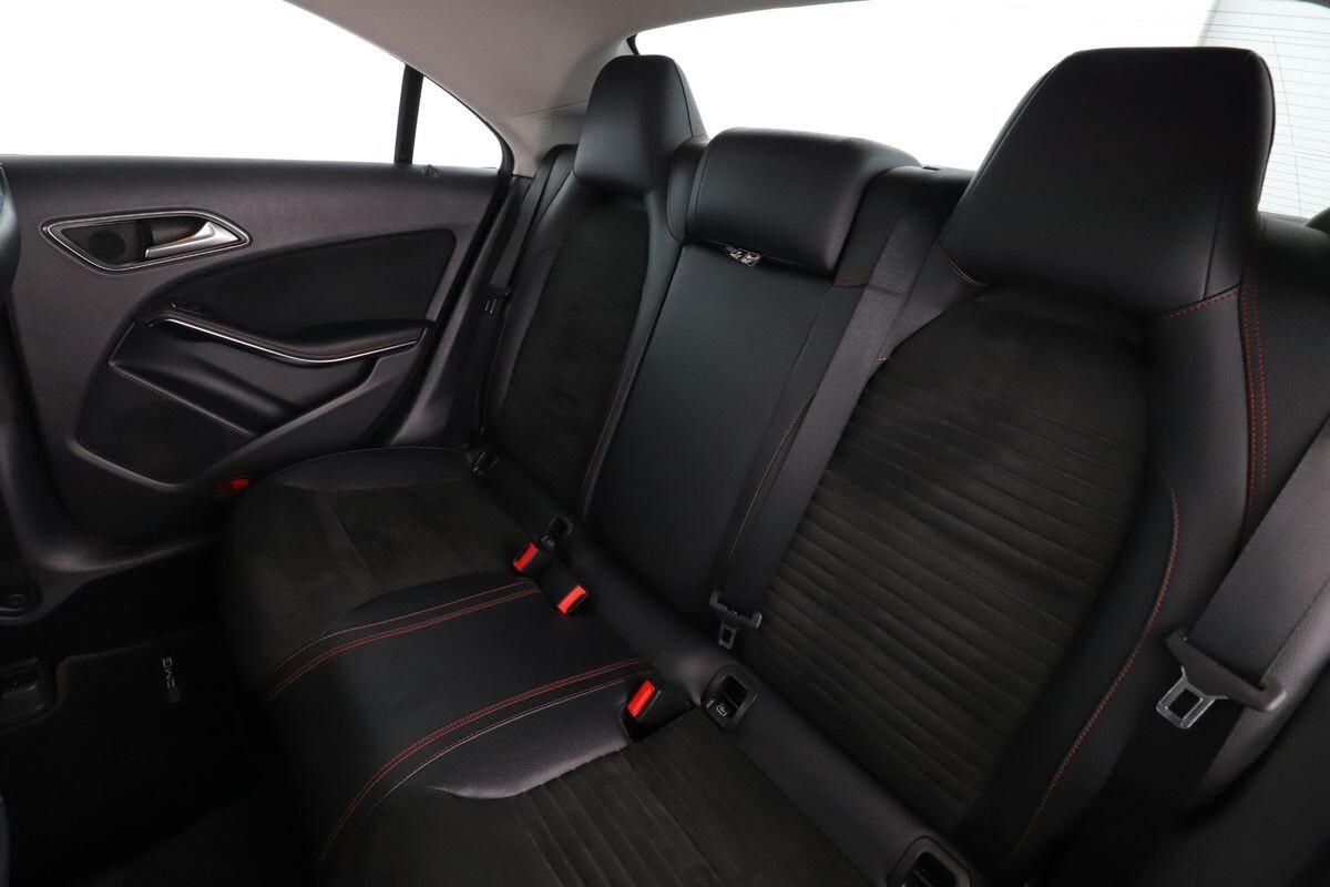 MERCEDES- BENZ CLA 200 D AMG PREMIUM