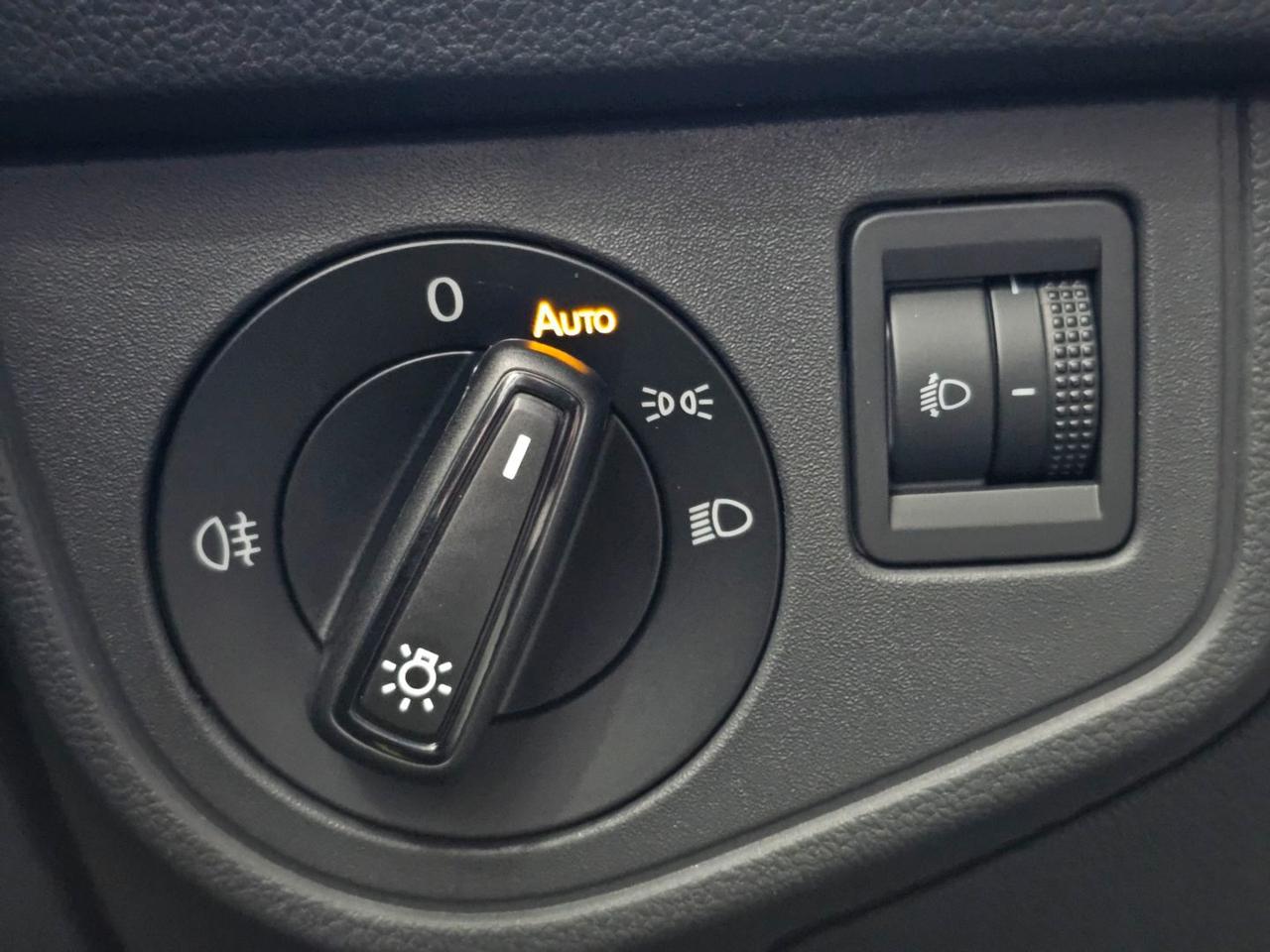 Volkswagen Taigo LIFE C16 Tetto Clima2Zone LED CarPlay Neopatentati