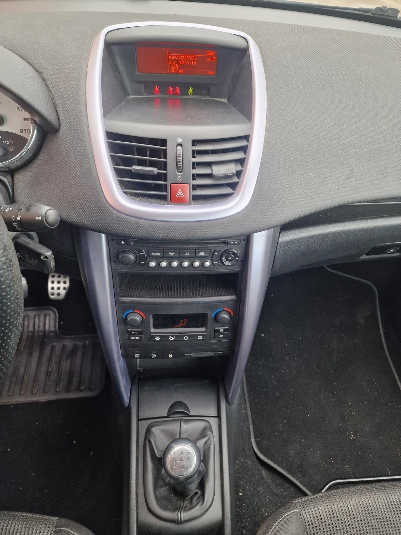 Peugeot 207 1.6 HDi 110CV CC Féline