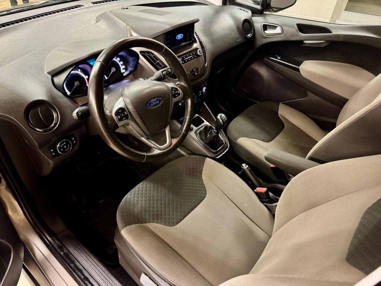 Ford Tourneo Courier 1.5 Sport