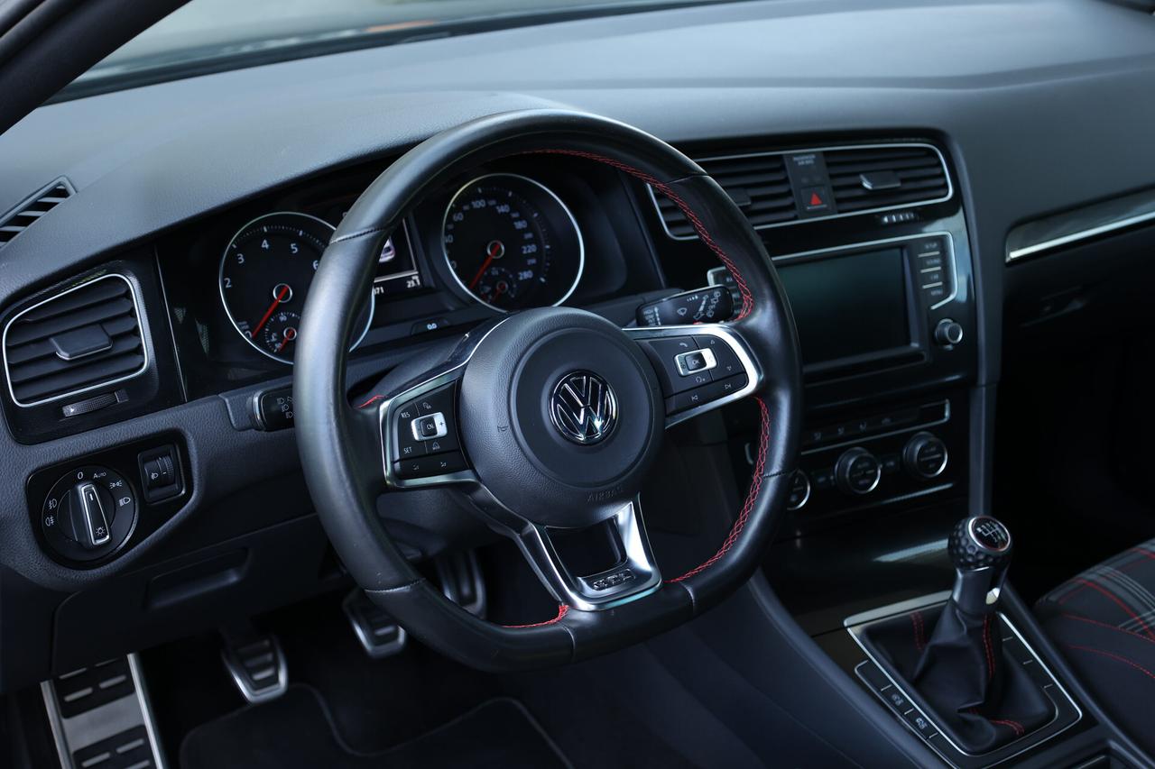 Volkswagen Golf GTI - 3p 2.0 tsi Performance Business&Drive