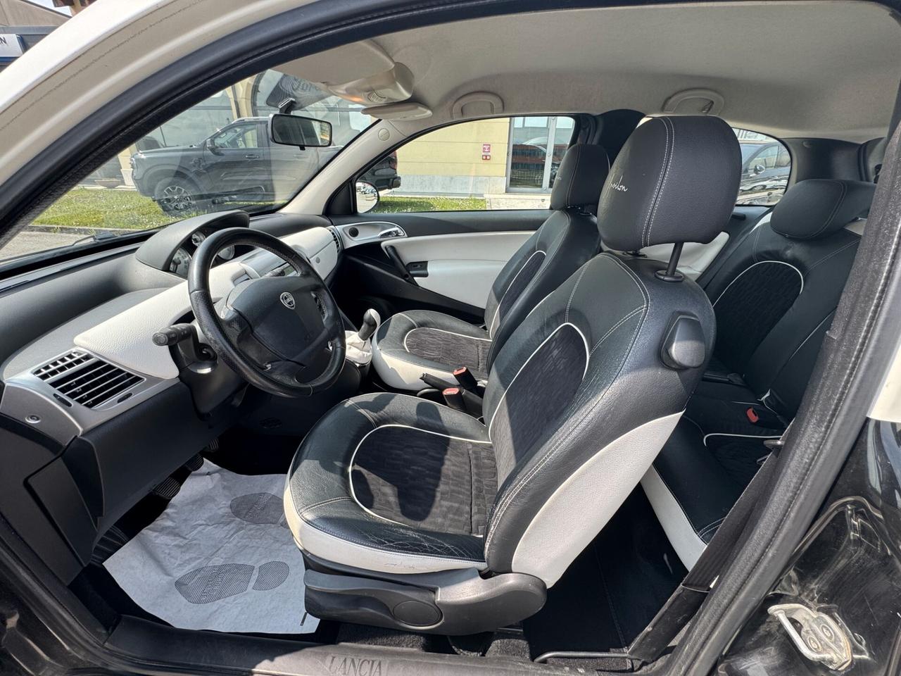 Lancia Ypsilon 1.3 MJT 75CV Elle Edition