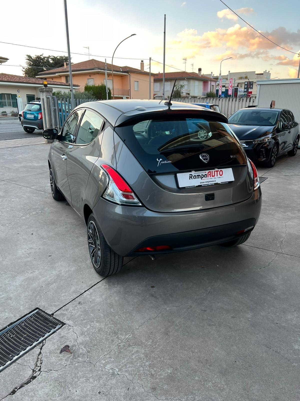 Lancia Ypsilon 1.0 FireFly 5 porte S&S Hybrid Gold