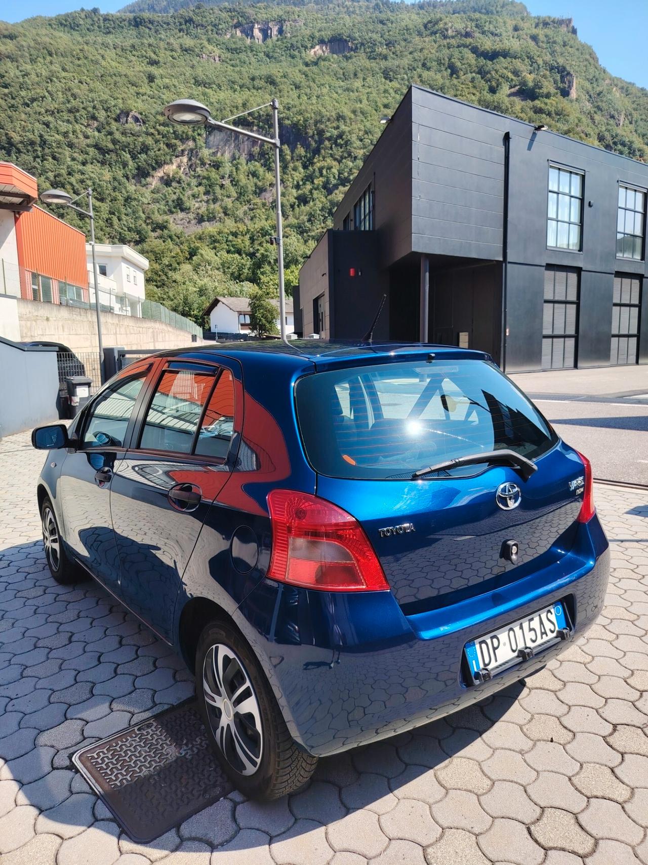 Toyota Yaris Now 1.0 benzina