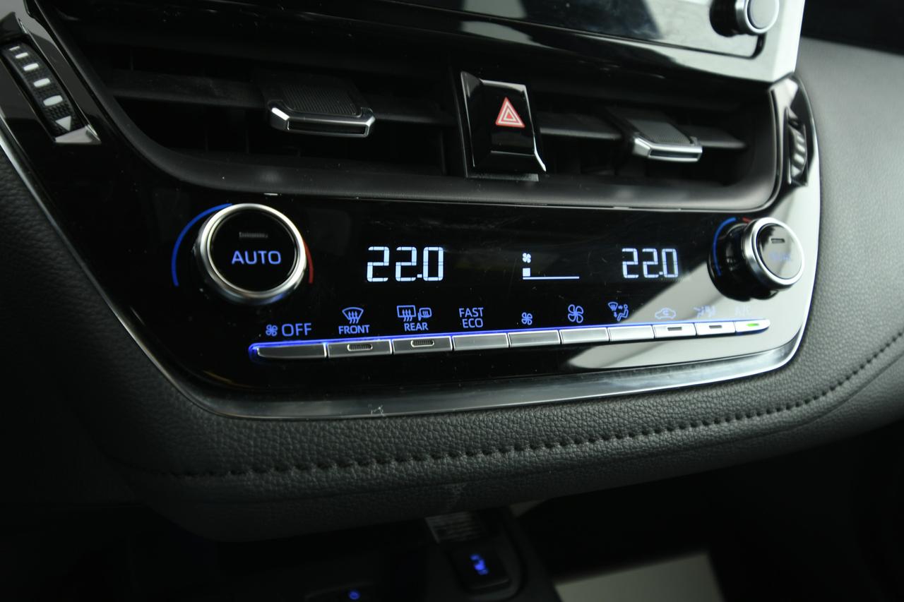 TOYOTA Corolla 2.0h GR Sport cvt CAMERA+ACC+APP CONNECT