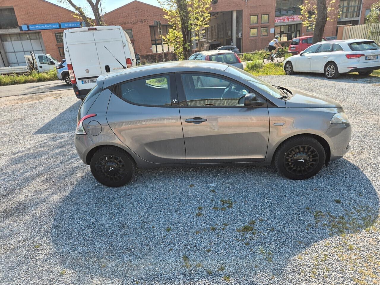 Lancia Ypsilon 1.2 Neopatentati 2015