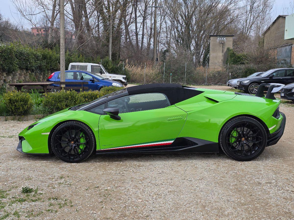LAMBORGHINI HURACAN SPYDER PERFORMANTE NOLEGGIO