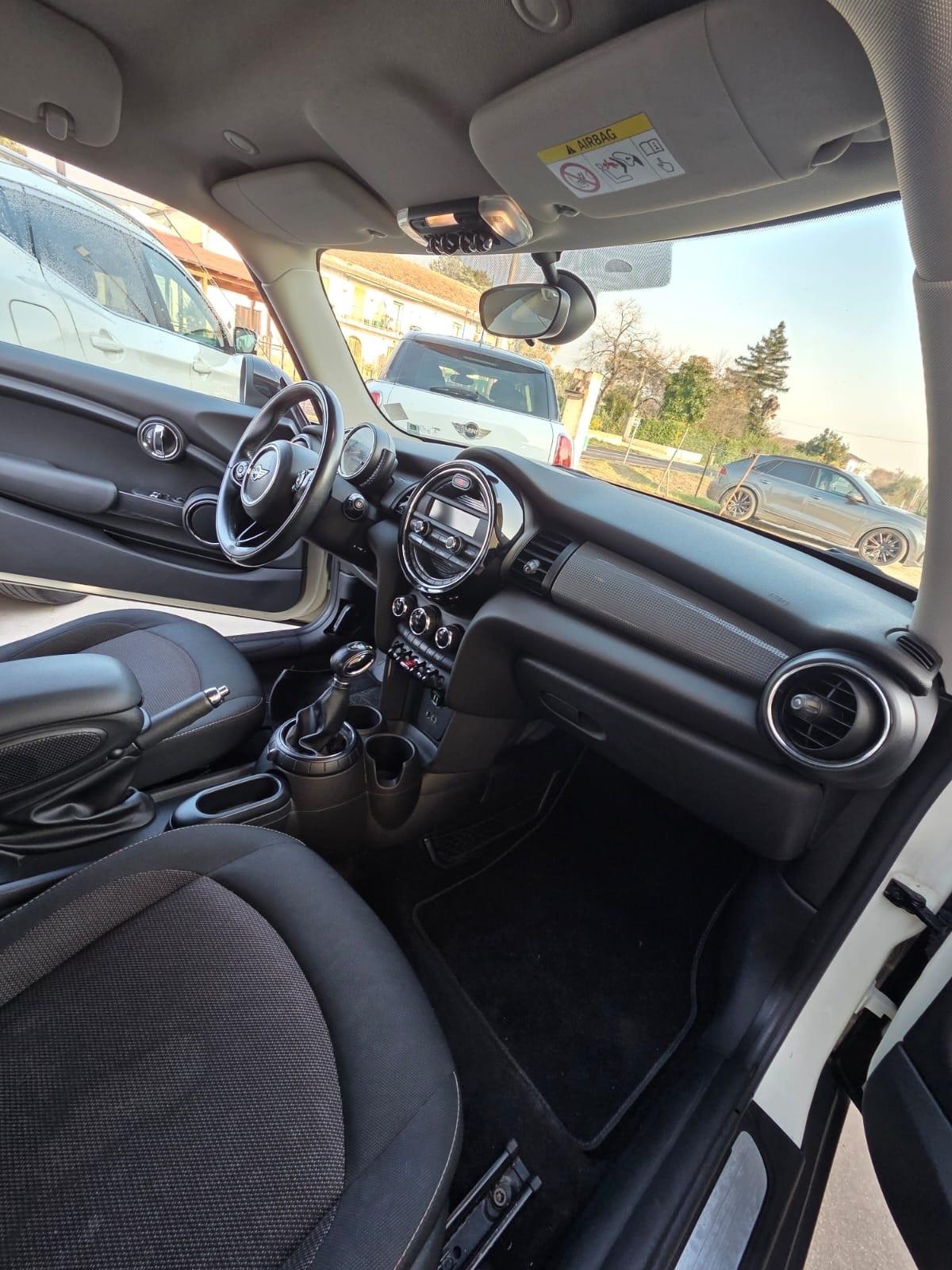 Mini 1.5 Cooper D 5 porte cambio automatico garanzia 12 mesi!!!