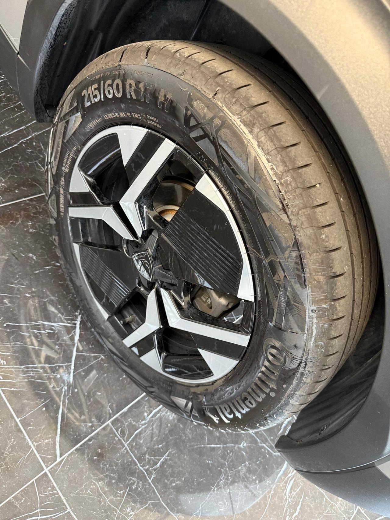 Peugeot 2008 motore elettrico 156 CV GT