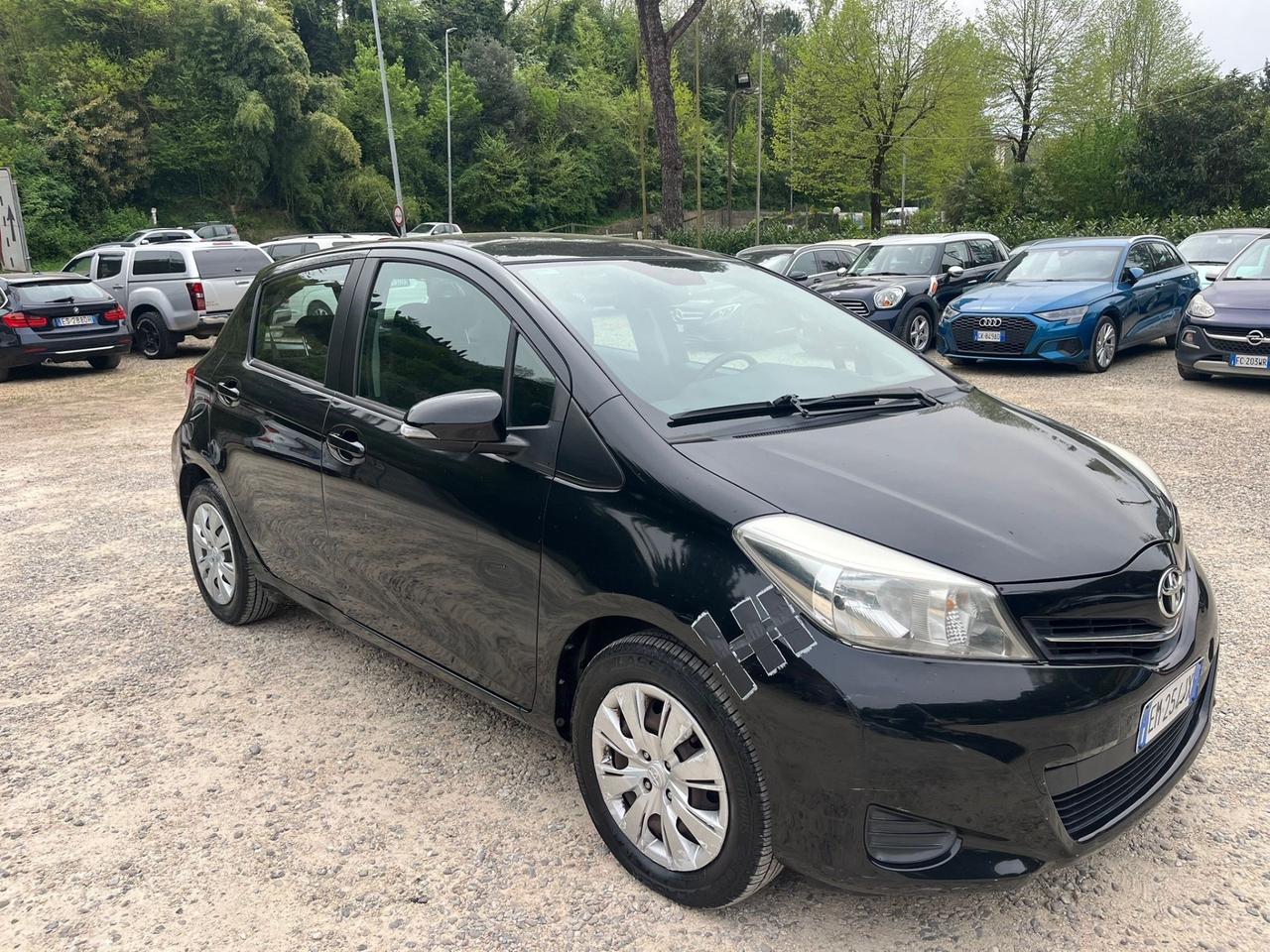 Toyota Yaris 1.0 Benzina - Neopatentati