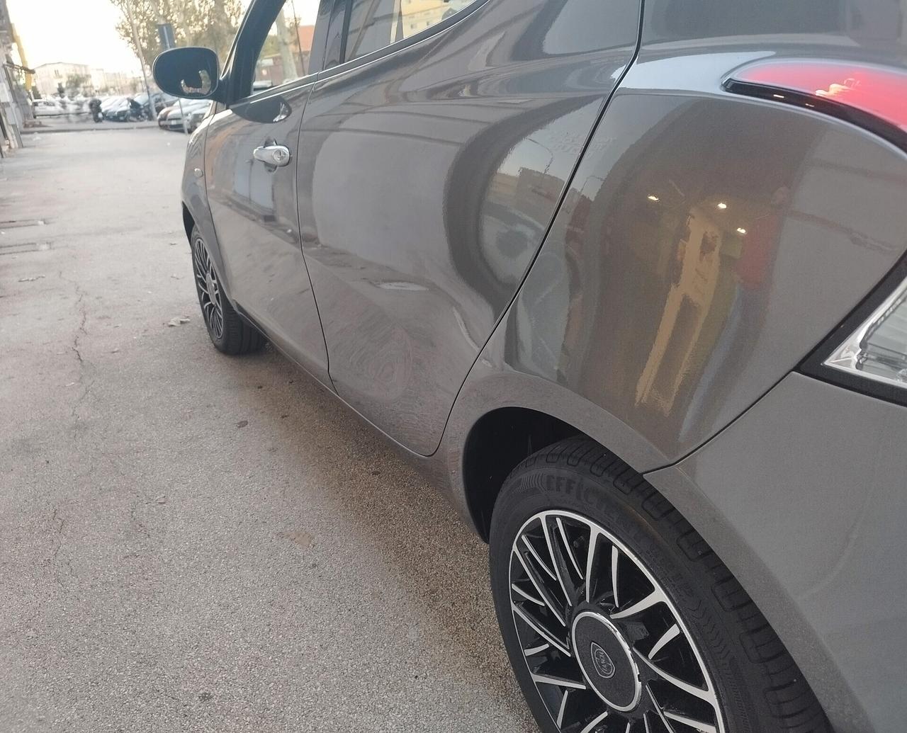 Lancia Ypsilon 1.0 Hybrid Gold