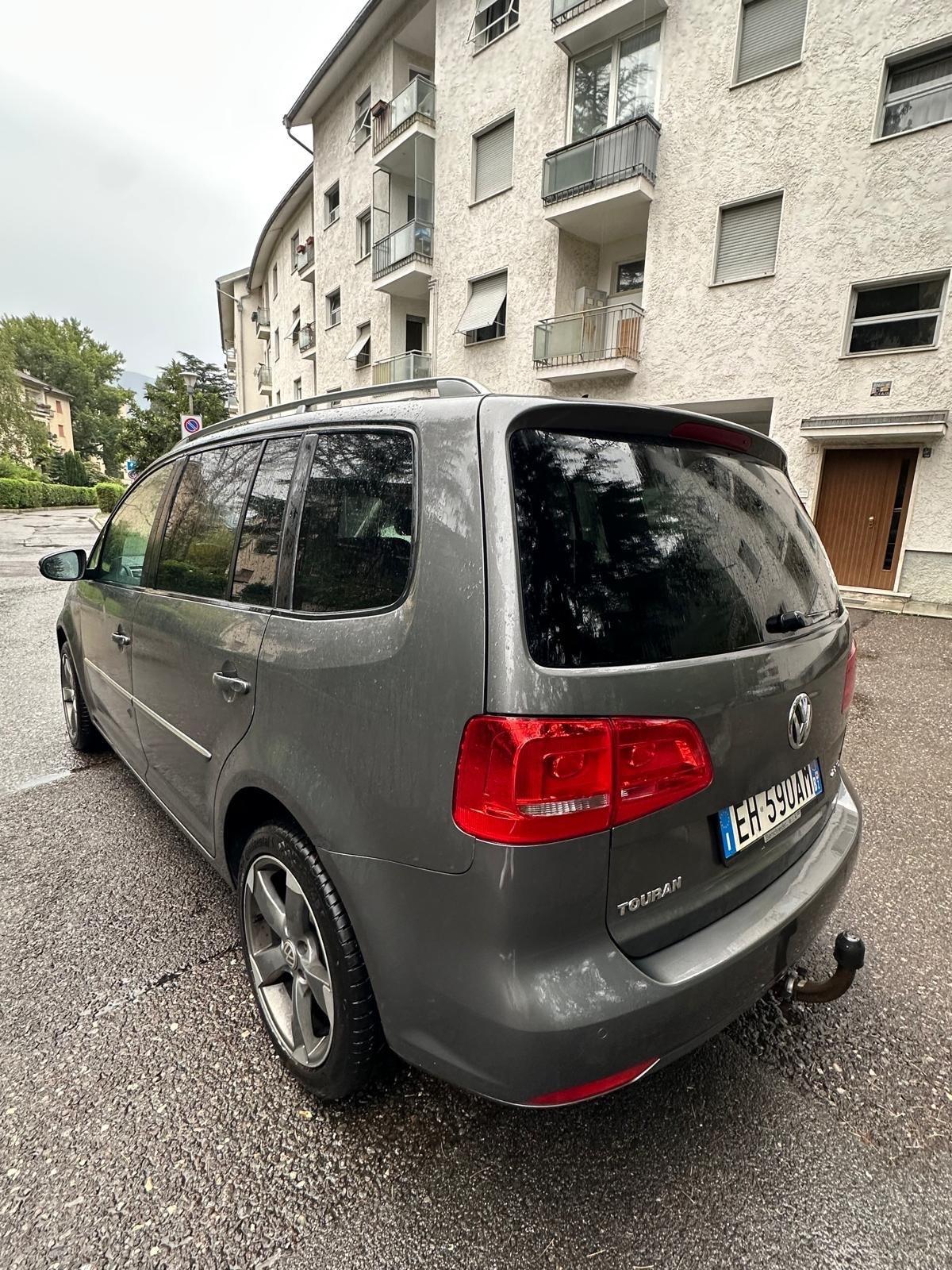 Volkswagen Touran 2.0 TDI 140 CV Highline 7 POSTI