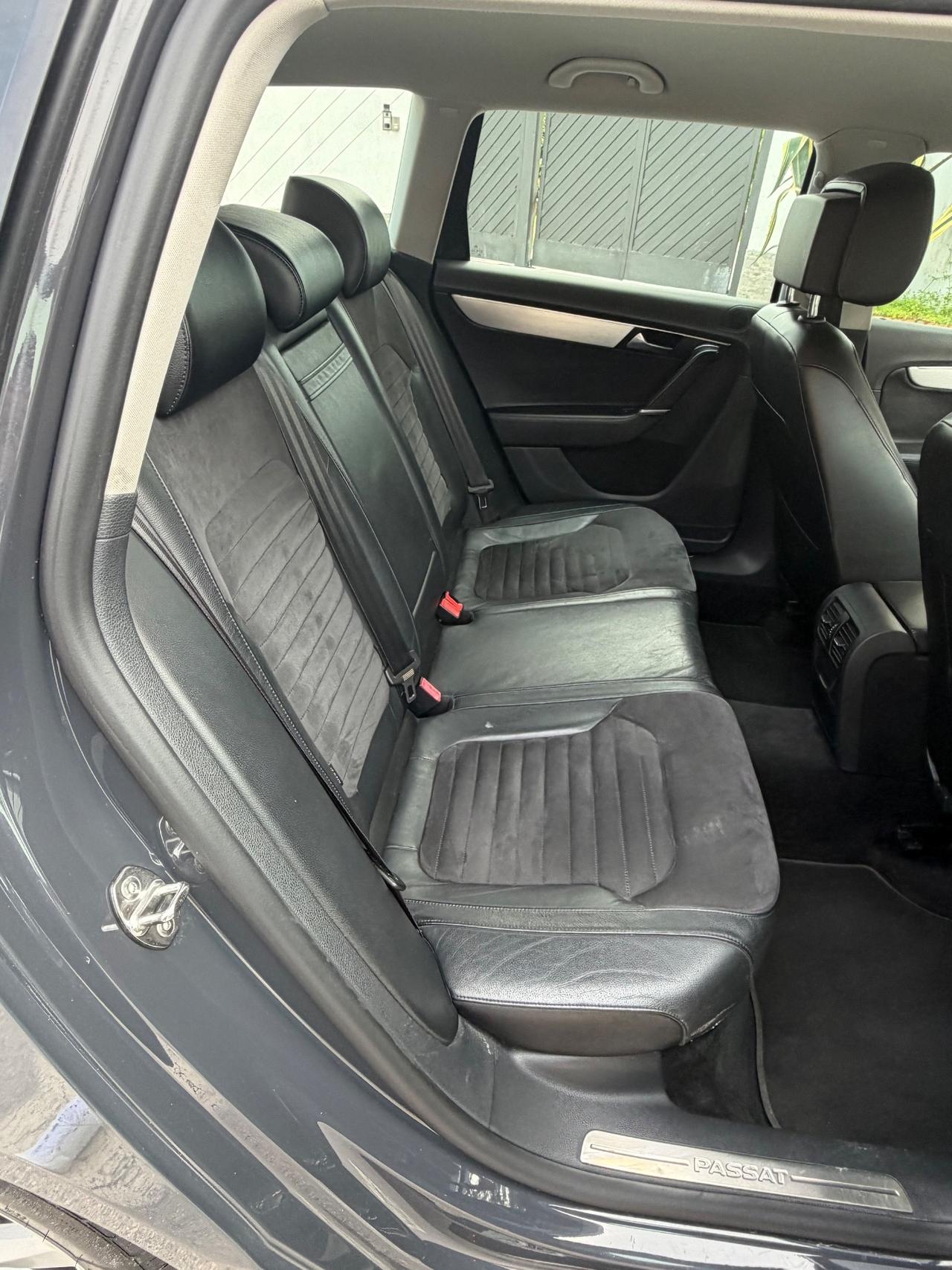 Volkswagen Passat 2.0 TDI Highline BlueM. Tech.