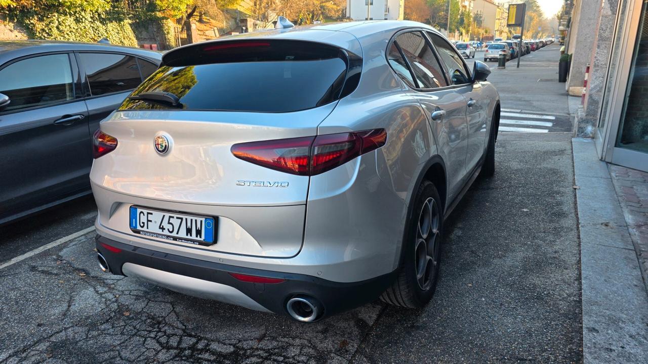 Alfa Romeo Stelvio 2.2 Turbodiesel 160 CV AT8 RWD Rosso Edizione