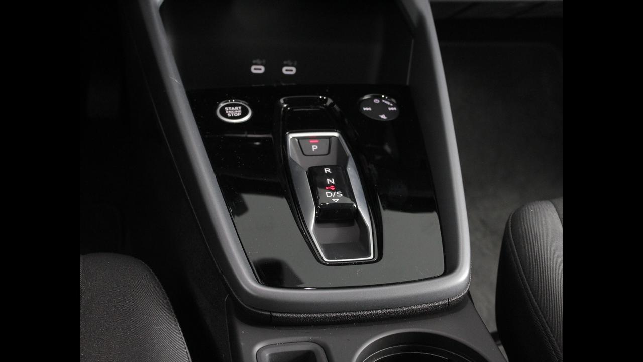 AUDI A3 IV 2024 allstreet - A3 allstreet 35 2.0 tdi Business s-tr