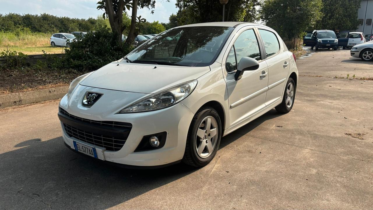 Peugeot 207 1.4 diesel 70CV 5p.ottima per nuovi patentati