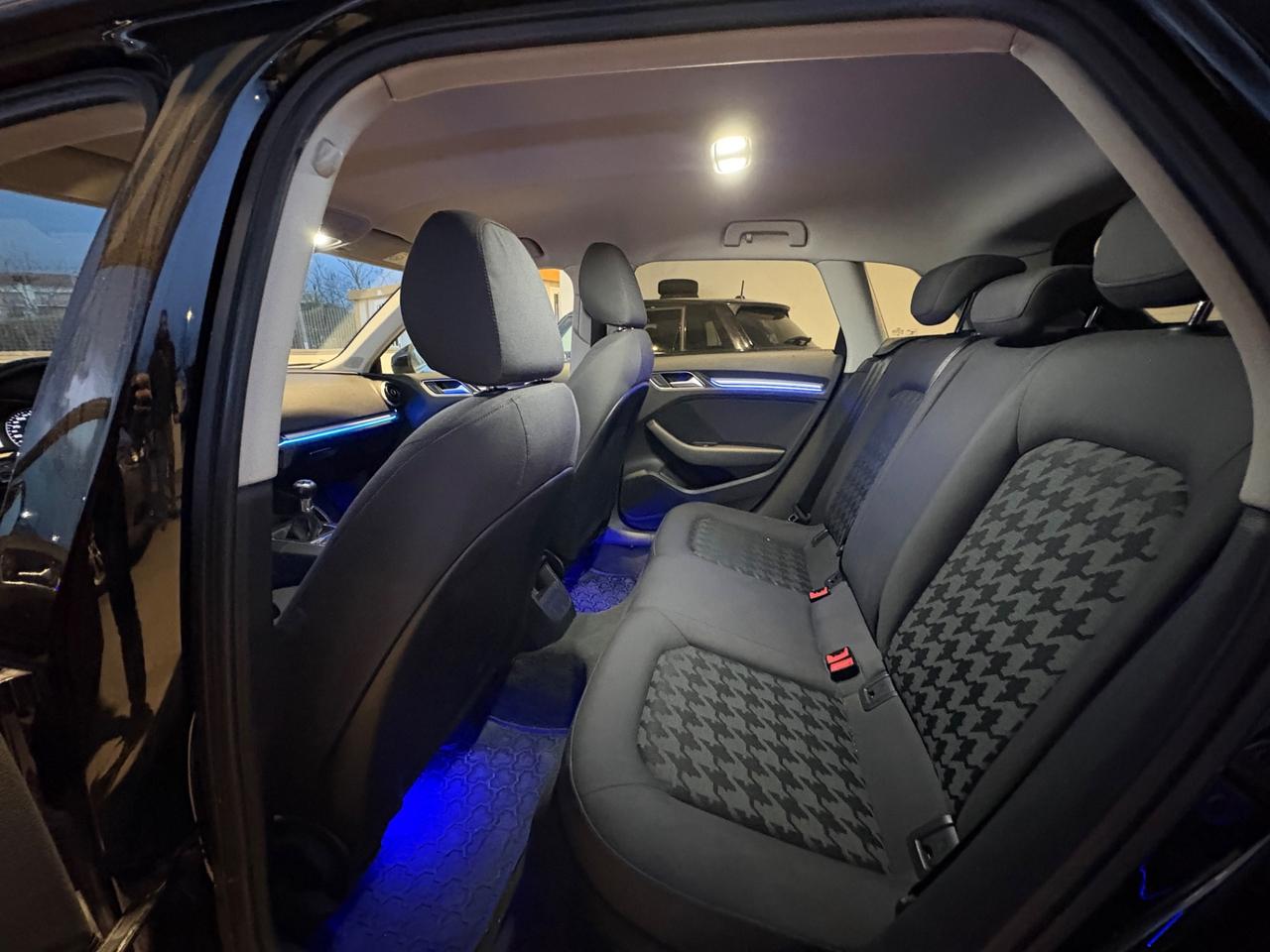 Audi A3 1.6 TDI ultra Attraction LED INTERNI E 18