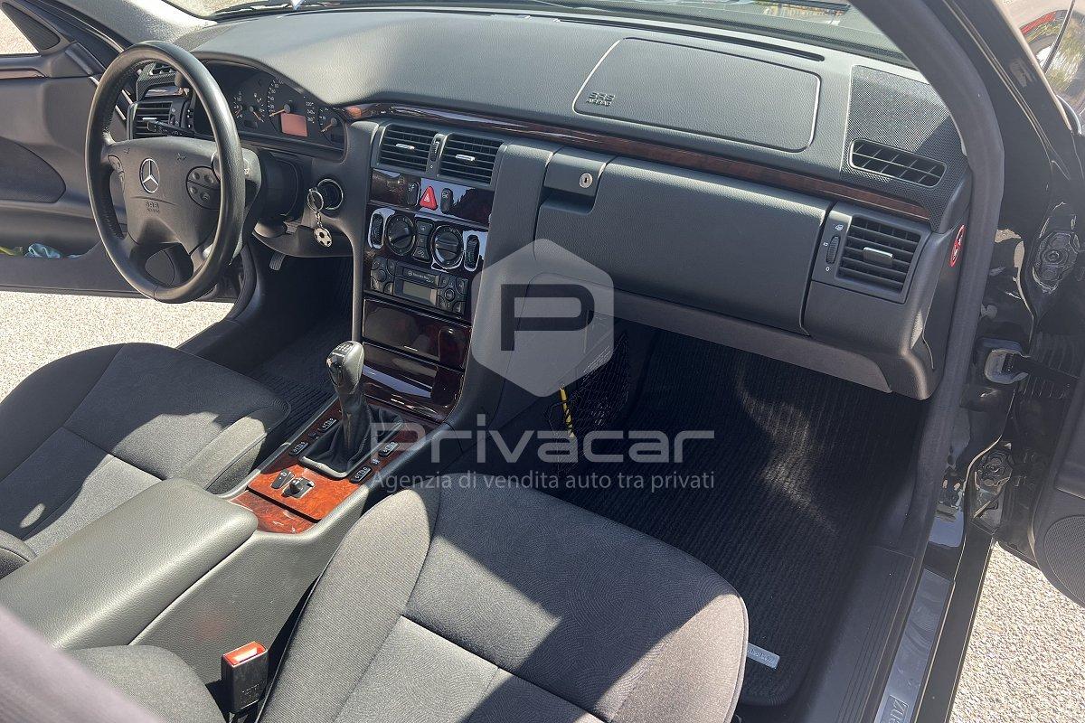 MERCEDES E 200 Kompressor cat Elegance