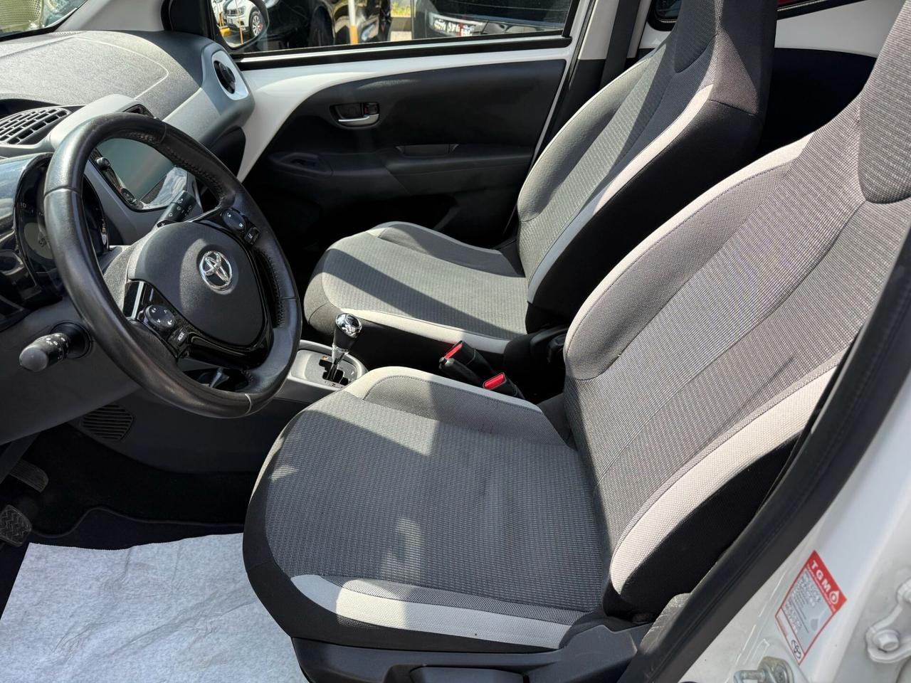 Toyota Aygo Connect 1.0 VVT-i 72 CV 5 porte x-clusiv cabrio