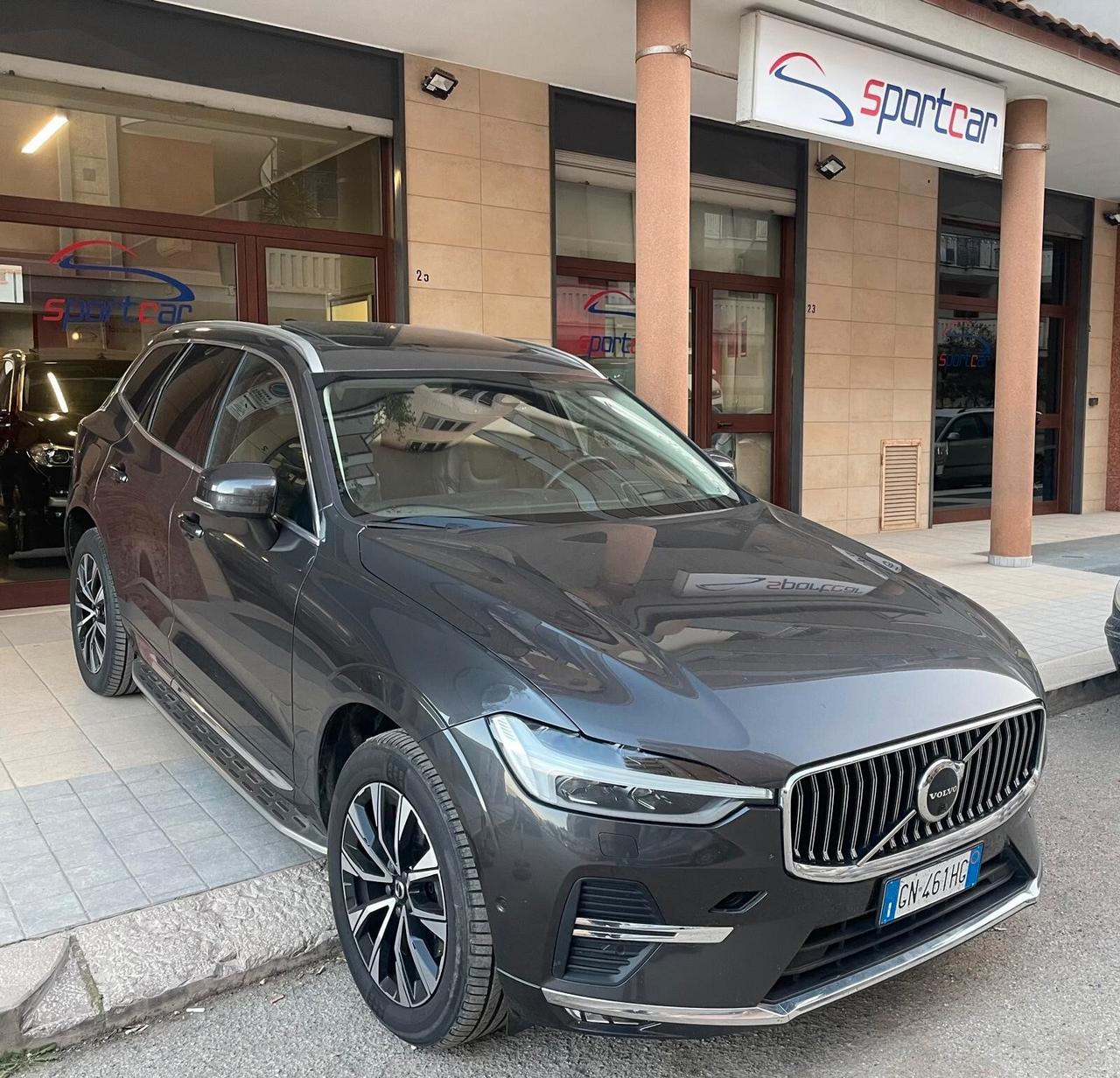 Volvo XC60 B4 (d) AWD automatico Ultimate Bright N1 TETTO NAVY PELLE H/K 19