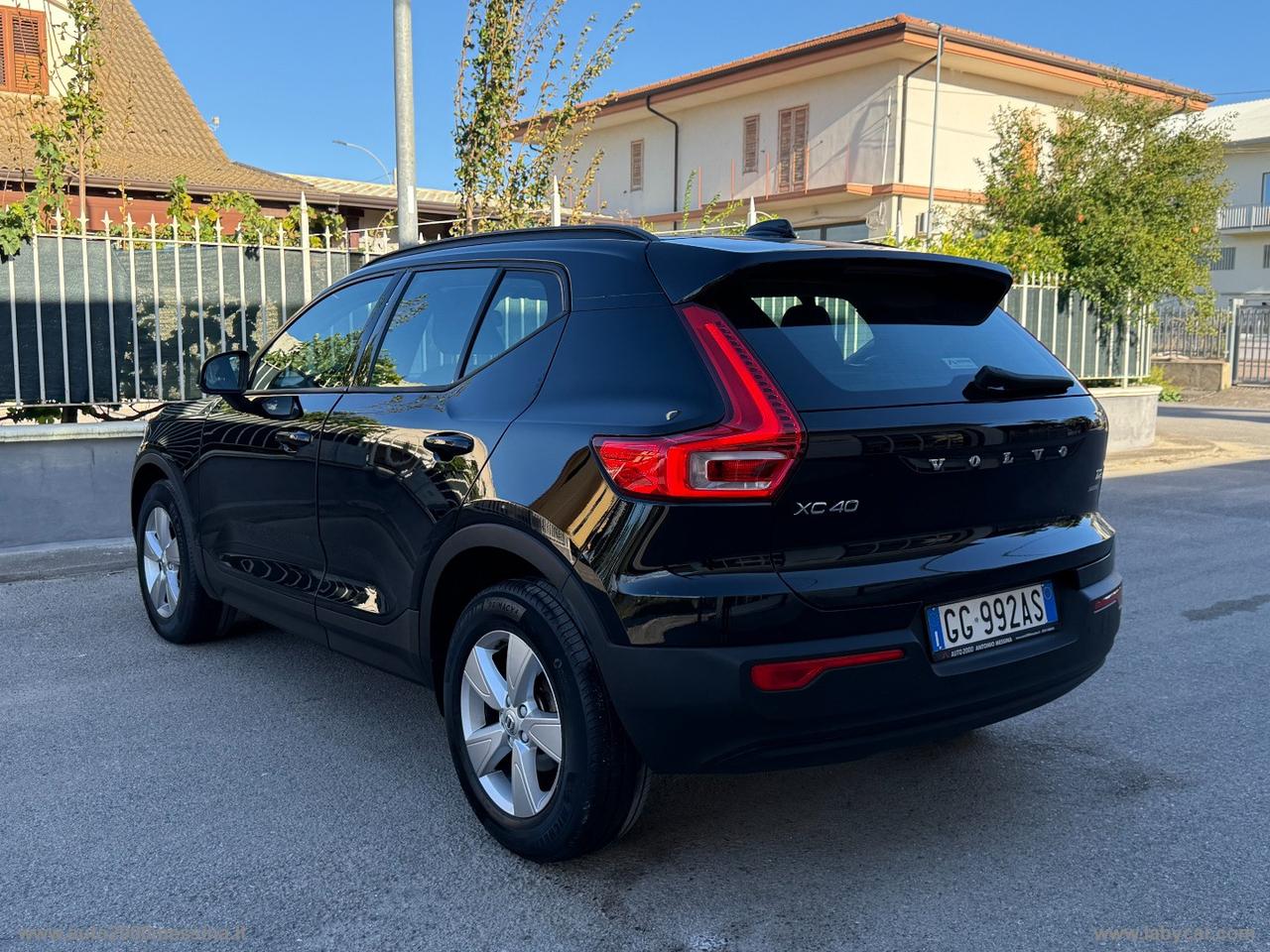 VOLVO XC40 T2 Momentum Core