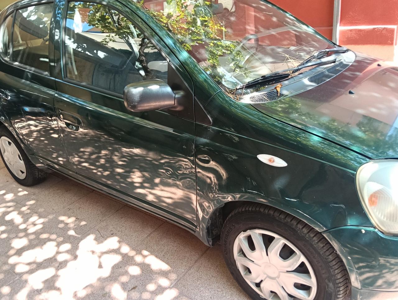 Toyota Yaris 1.0i 16V cat 5 porte Sol