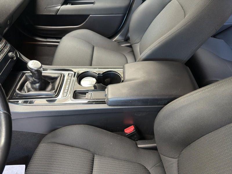 Jaguar XE JAGUAR XE 2.0 D 180cv 6m - PURE BUSINESS EDITION -