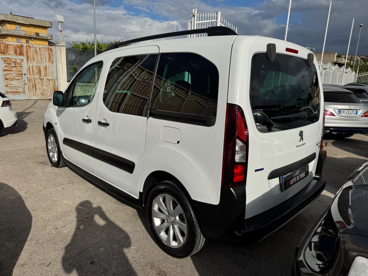 Peugeot Partner Tepee 1.6 BlueHDi 120 NAVI RETROCAMERA