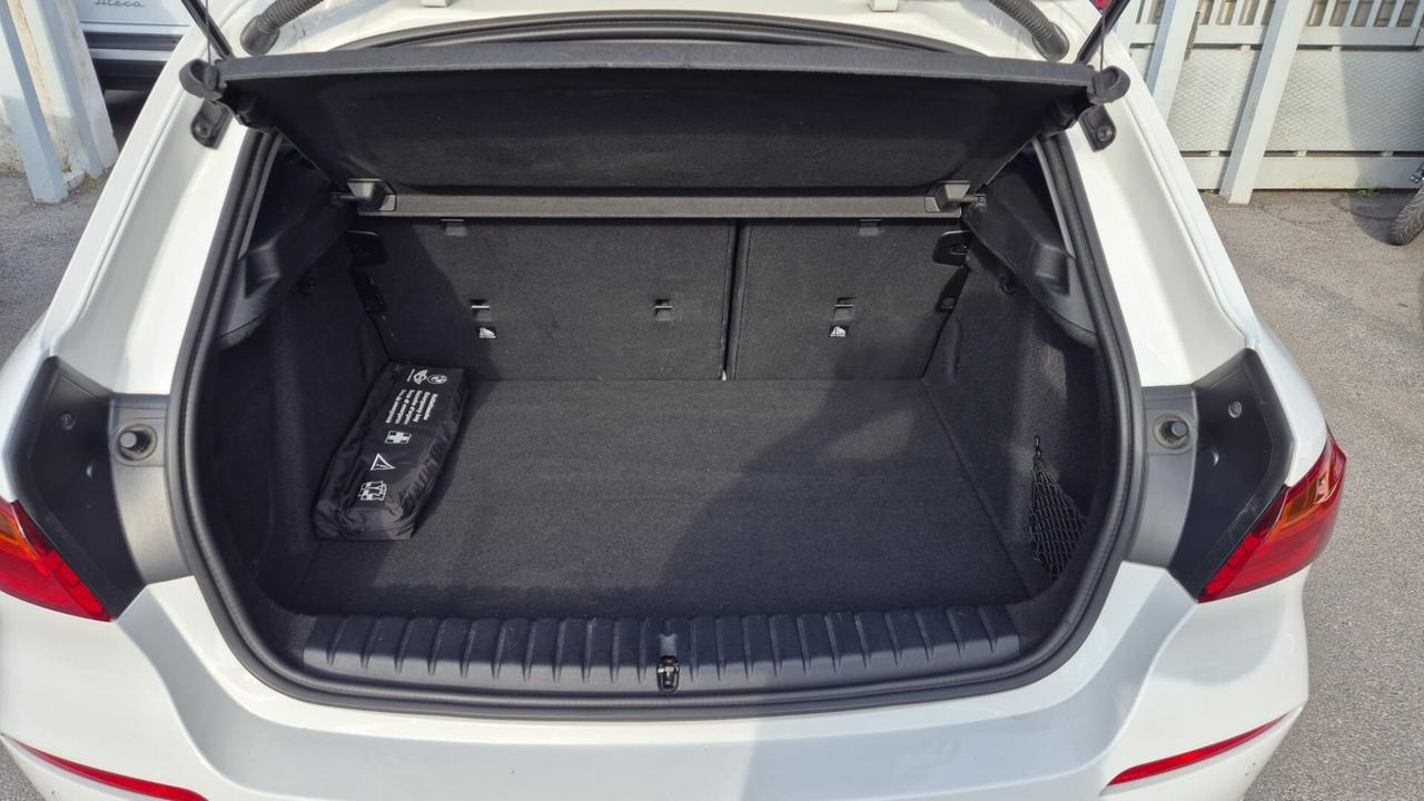 Bmw 116 116d 5p. Business Advantage