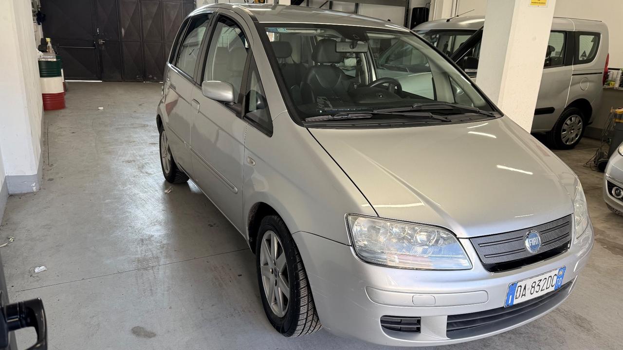 Fiat Idea 1.4 16V Emotion