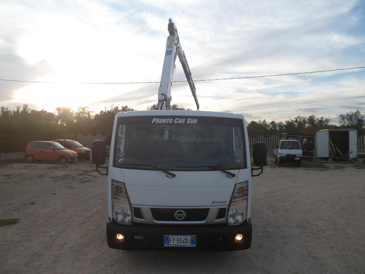 Nissan cabstar cassone con gru