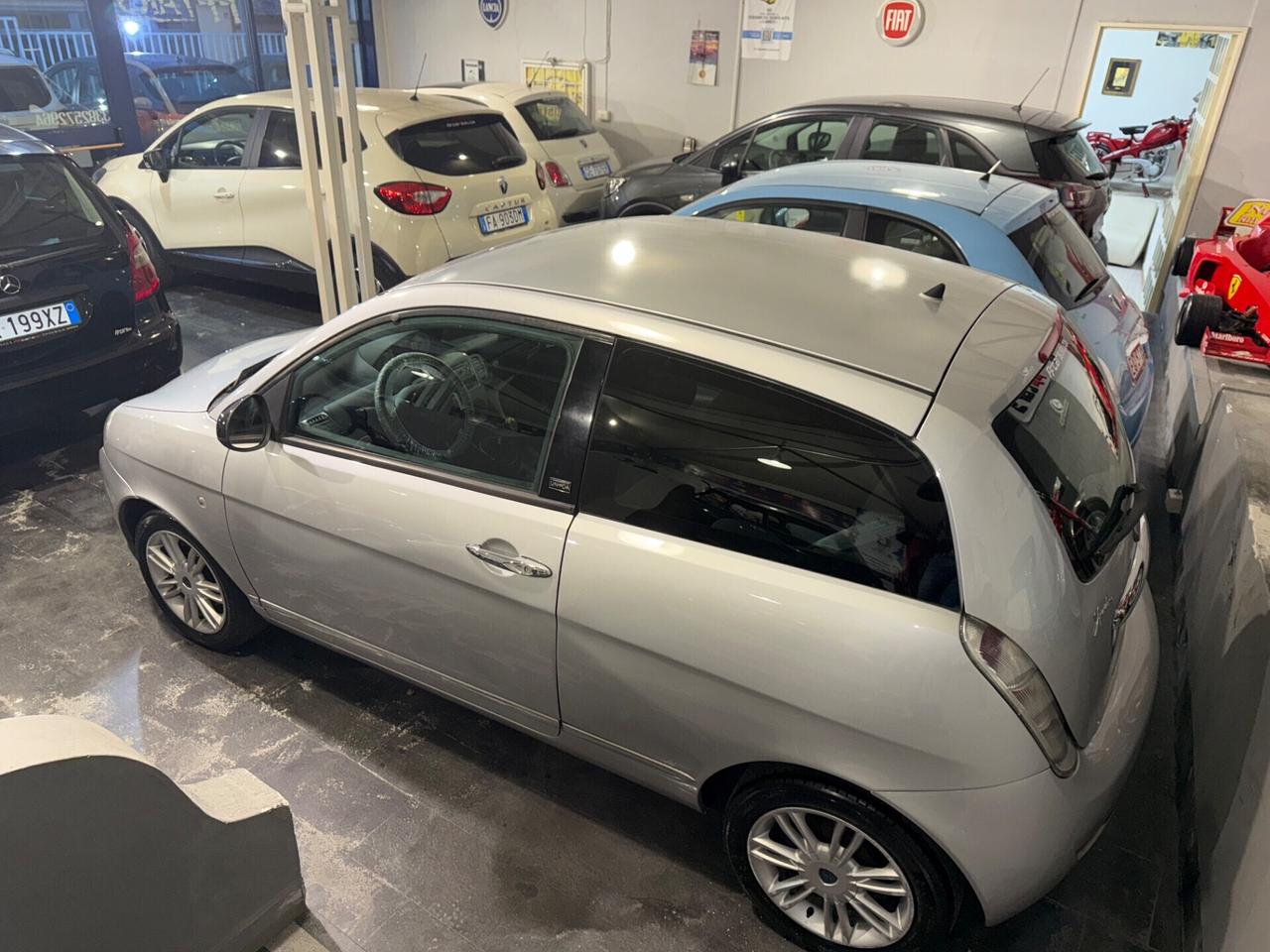 Lancia Ypsilon 1.3 MJT 75 CV Unyca