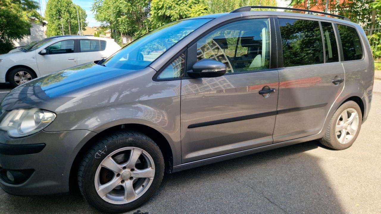 Volkswagen Touran 1.6 Conceptline Bifuel G