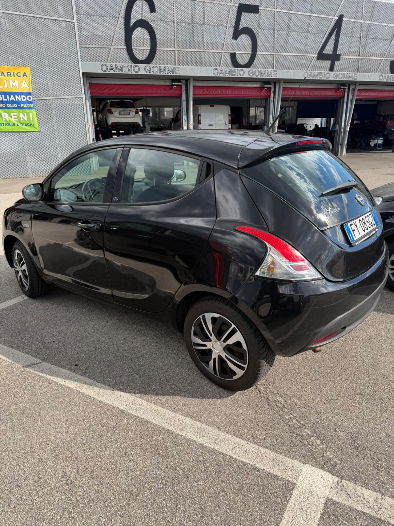 Lancia Ypsilon 1.2 69 CV 5 porte S&S Elefantino Blu