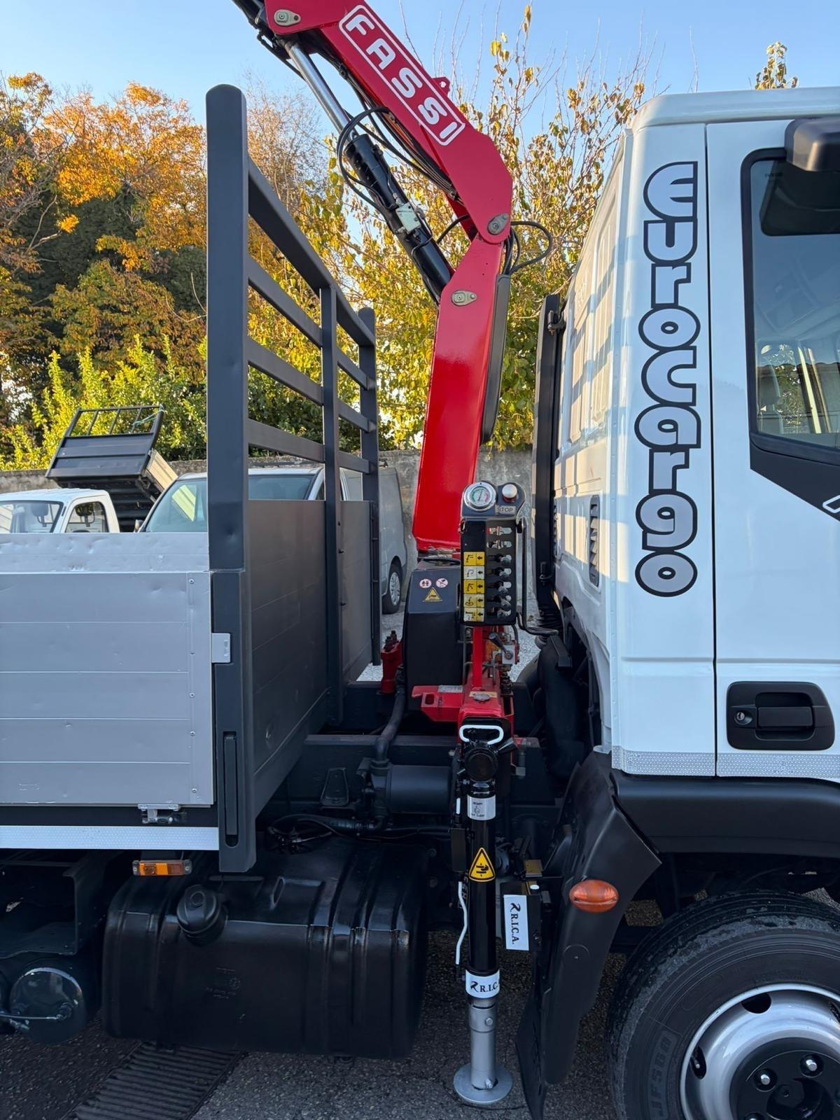 Iveco Eurocargo 75e17 cassone con gru fissa-2006