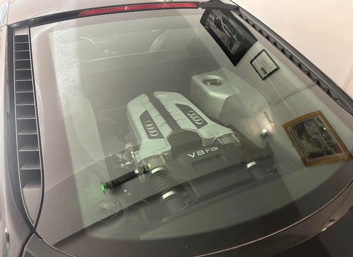 Audi R8 4.2 V8 FSI quattro