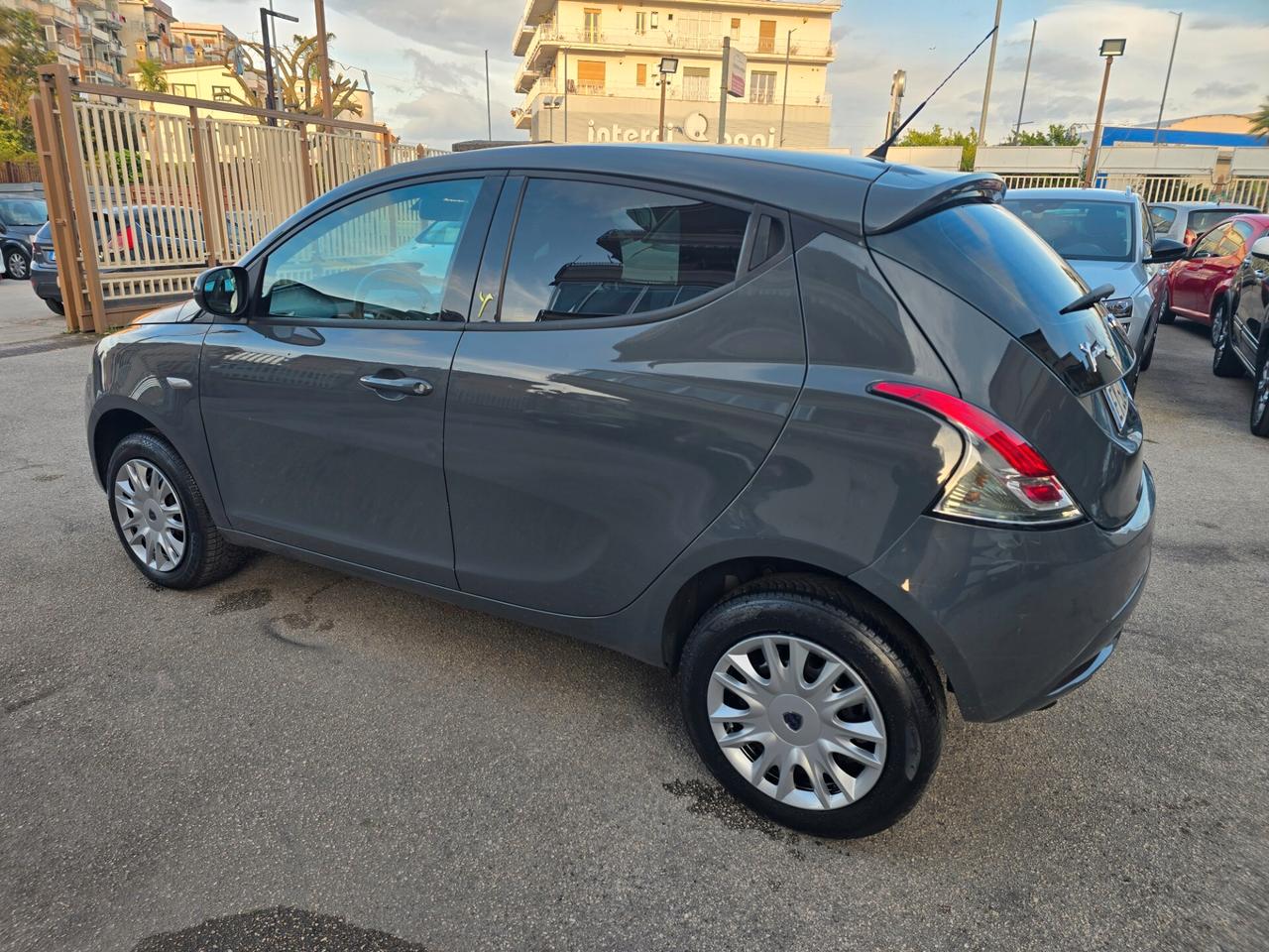 Lancia Ypsilon 0.9 TwinAir 85 CV 5 porte Metano Ecochic Elefantino