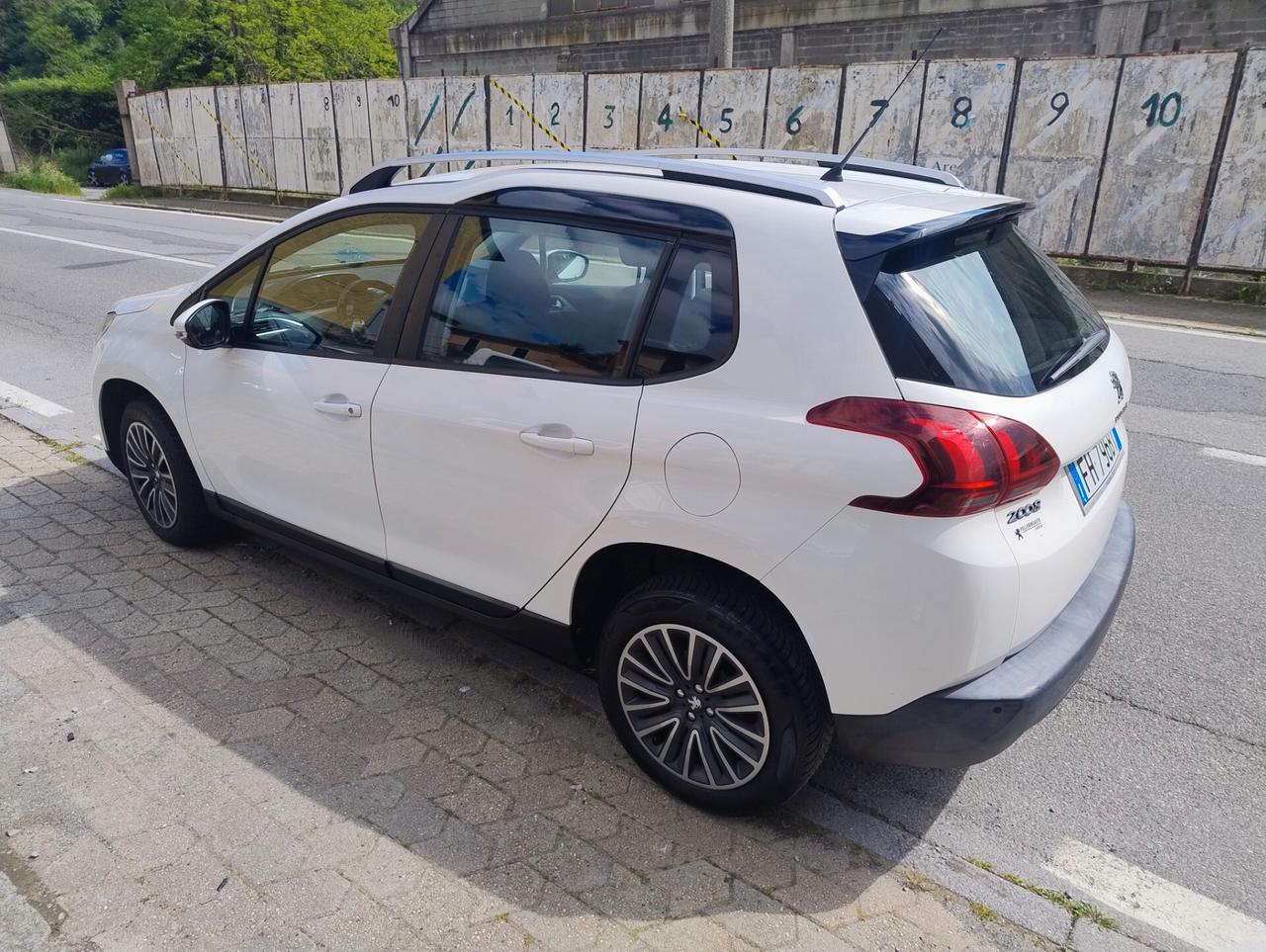 Peugeot 2008 BlueHDi 75 Access 95km euro6 UNICO PROP