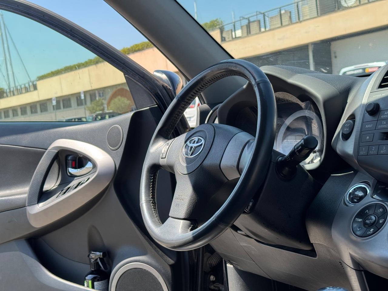TOYOTA RAV 4 2.2D4-D 177 CV LUXURY 12 MESI DI GARANZIA