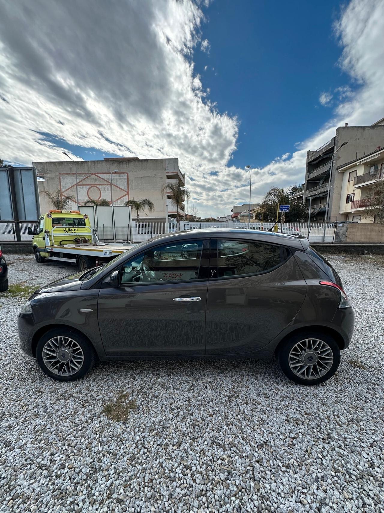 Lancia Ypsilon 1.2 69 CV 5 porte S&S Gold