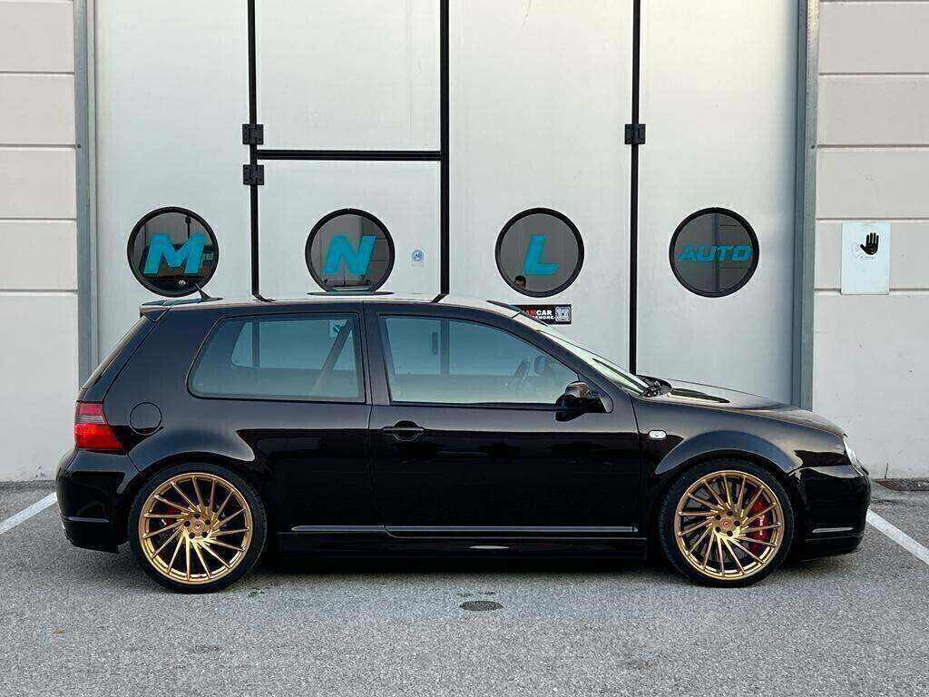 Volkswagen Golf R32