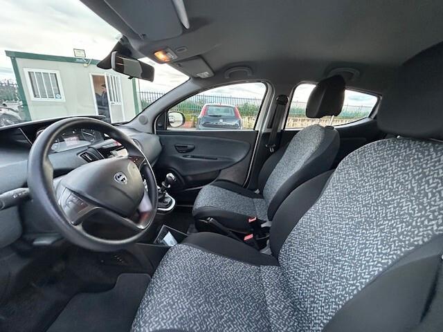Lancia Ypsilon 1.0 FireFly 5 porte S&S Hybrid Ecochic Silver OK NEOPATENTATI
