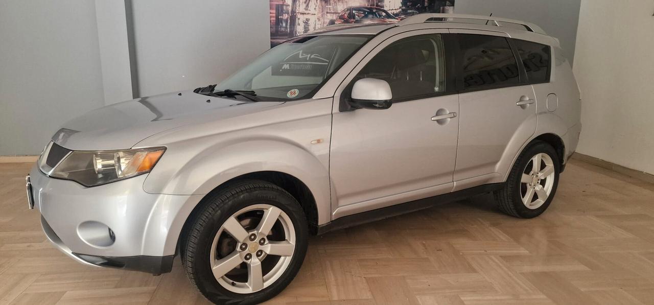 Mitsubishi Outlander 2.2 DI-D Instyle 7 p.ti DPF