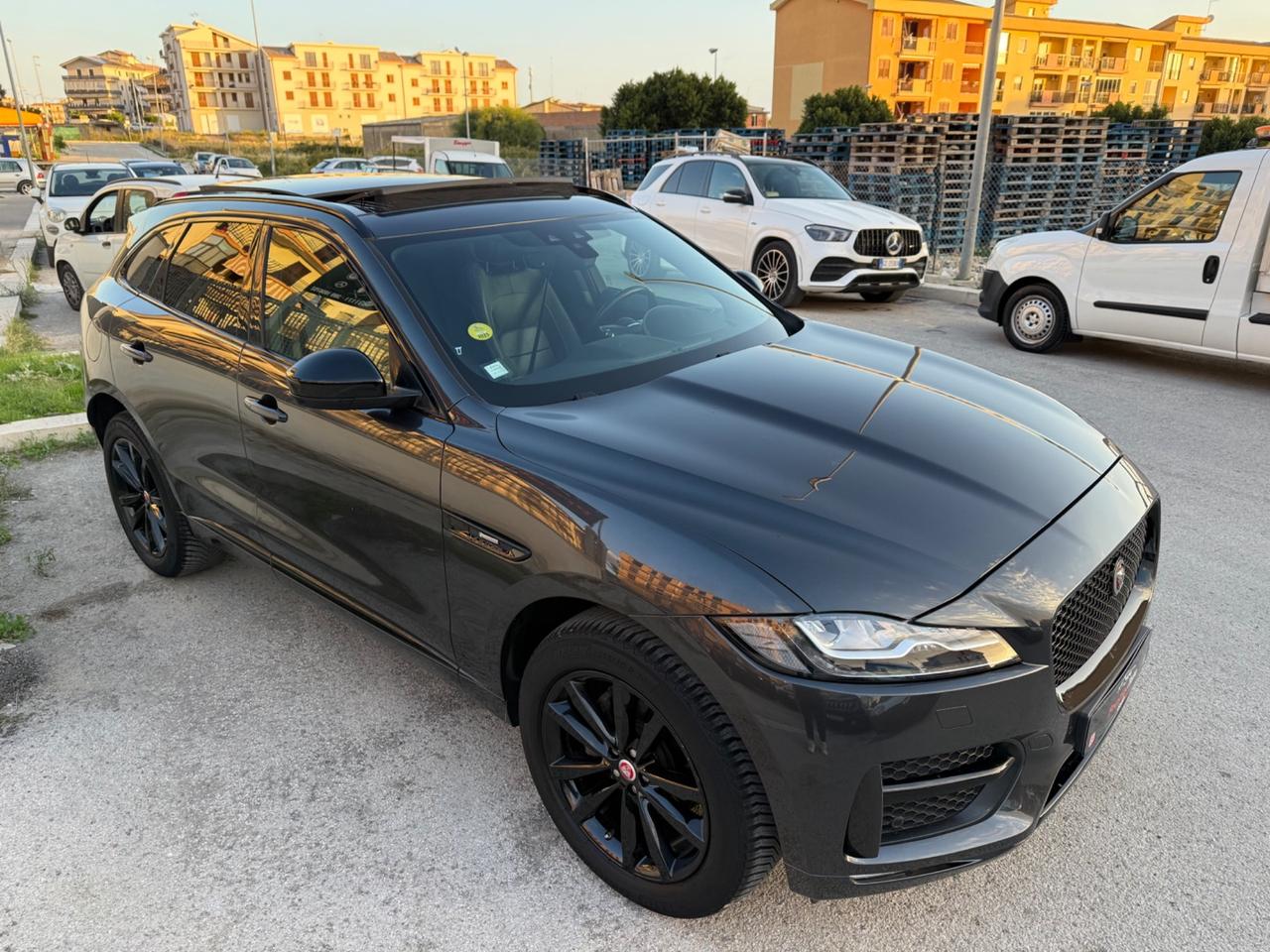 Jaguar F-Pace 2.0 D 180 CV AWD aut. R-Sport 12/2019