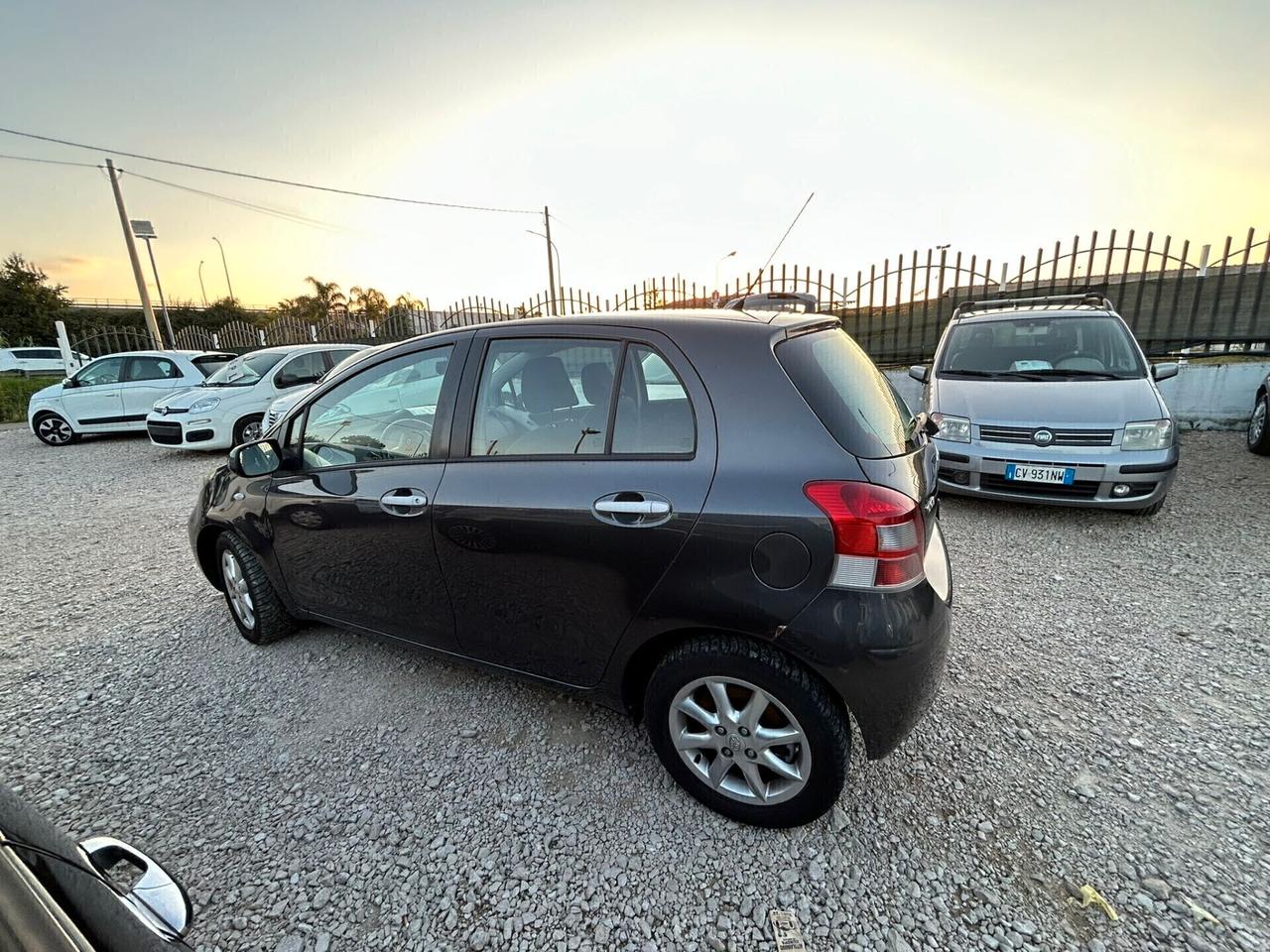 Toyota Yaris 1.0 5 porte Sol