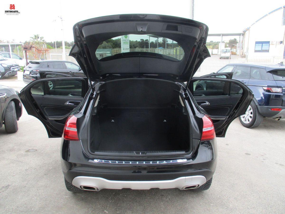 MERCEDES GLA 200 d Automatic Premium-2017