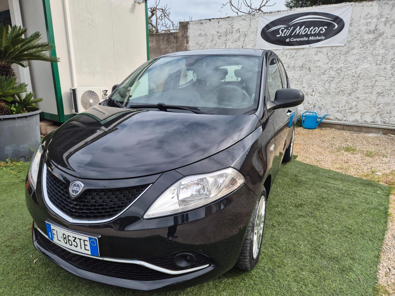Lancia Ypsilon 1.2 69 CV 5 porte Silver